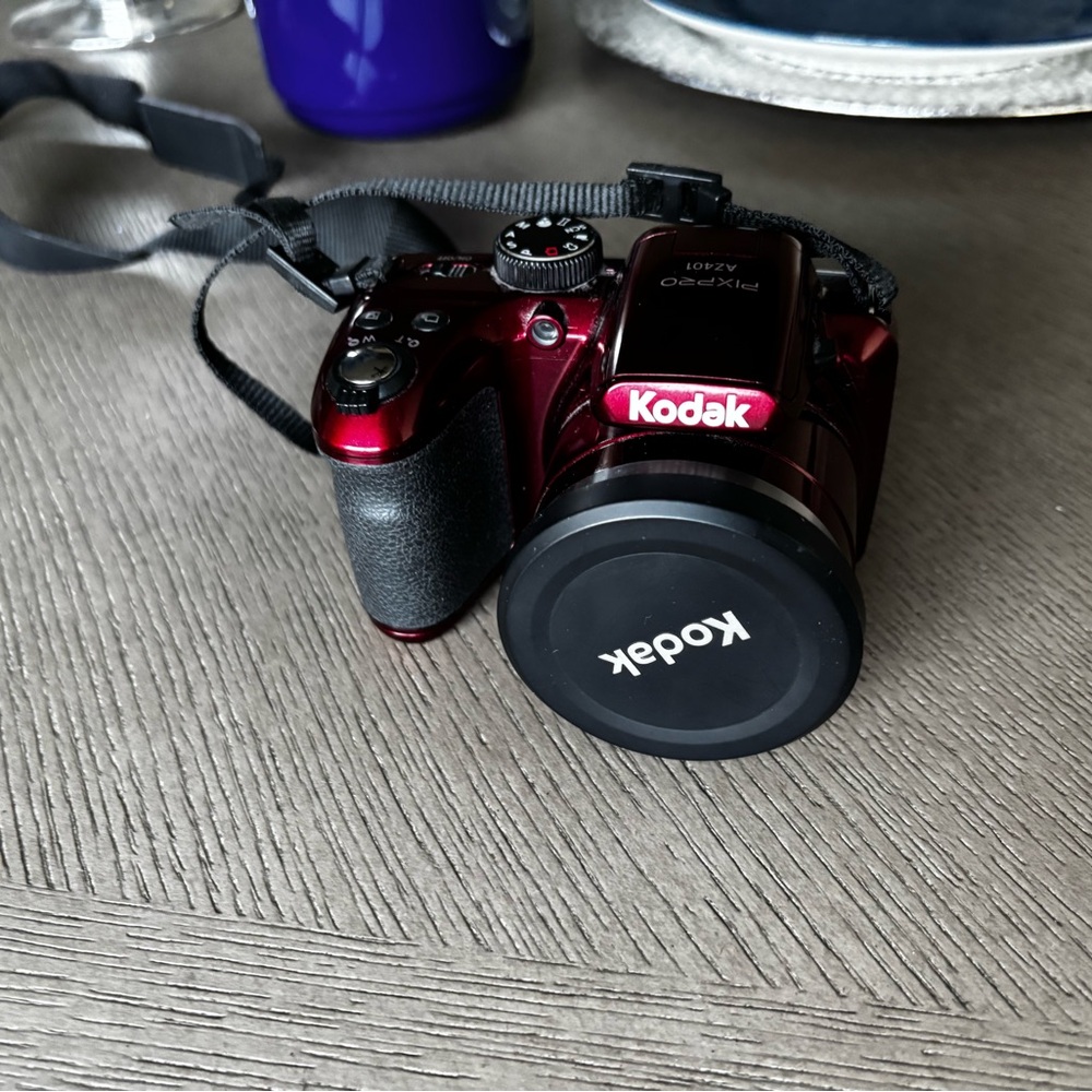 Kodak Metallic Red Bridge Camera with Black Grip and Silver Lens Ring - Picture 6 of 6
